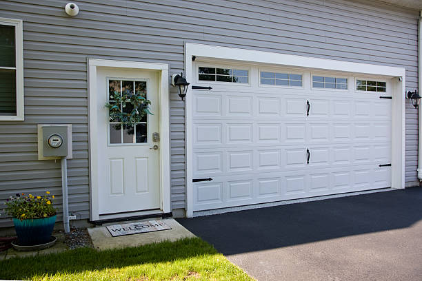24/7 Emergency Garage Door Panel Replacement experts in North Tustin, CA
